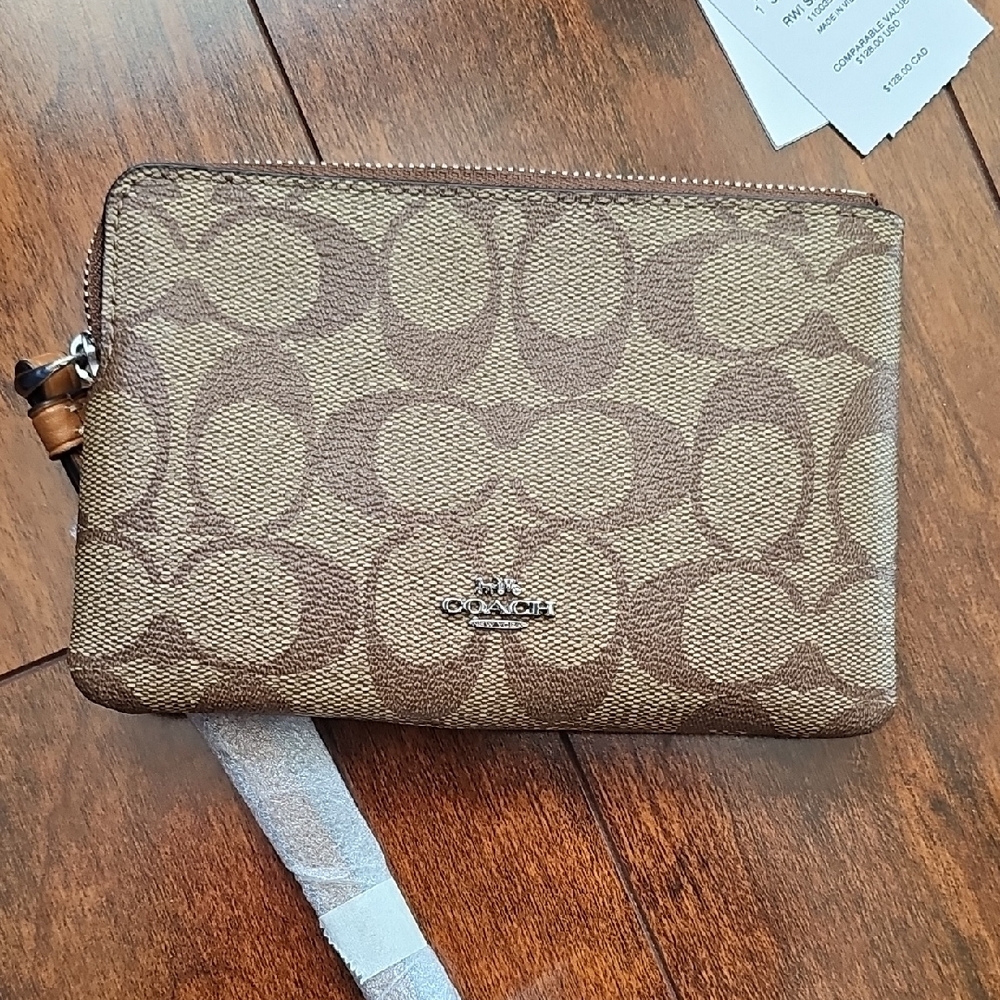Coach Signature Wristlet with Colorful Patch NWT Pride Edition - Picture 4 of 7